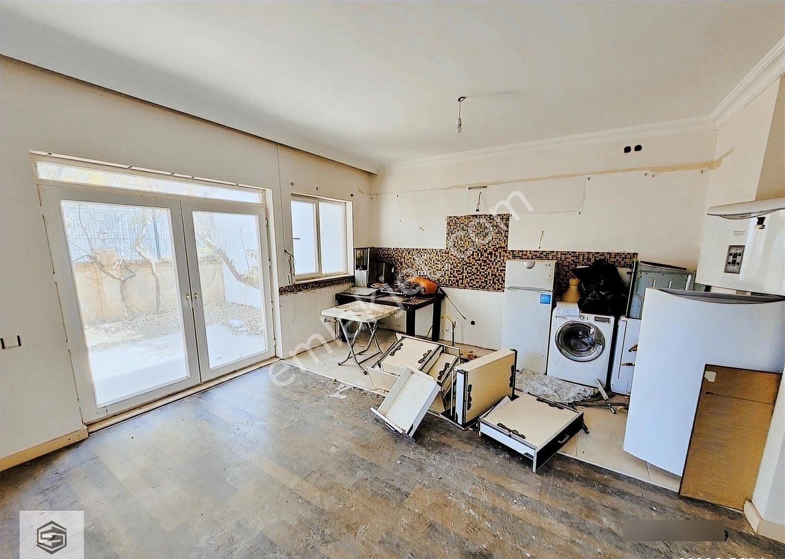 Çok Acil 585m2 Güzeloba'da 6+1 Havuzlu 4 Katlı Villa