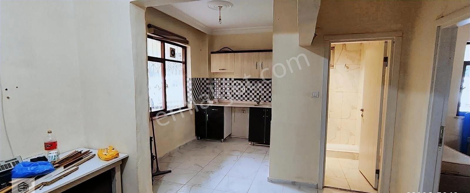 Meltem'de Adliye Yakını Adalet Sitesinde 2+1 Giriş Katı