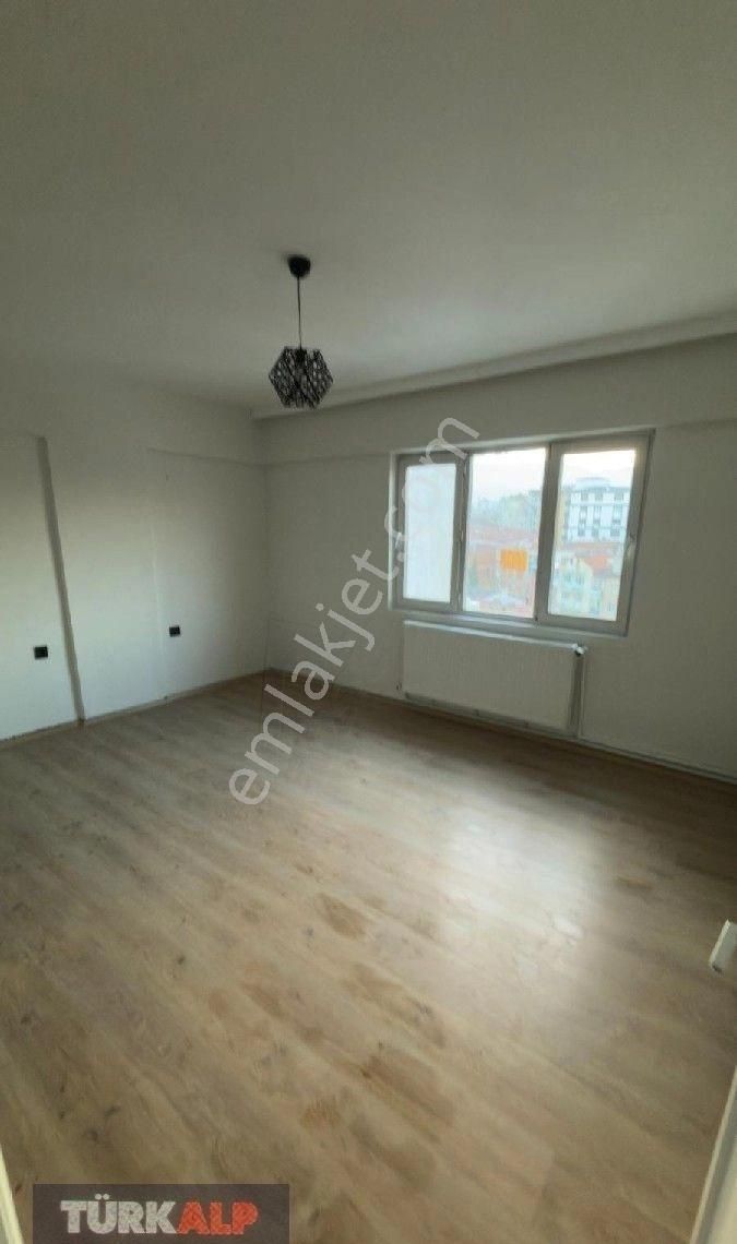 Hürriyet Caddesi Satılık Daire - Görsel 3
