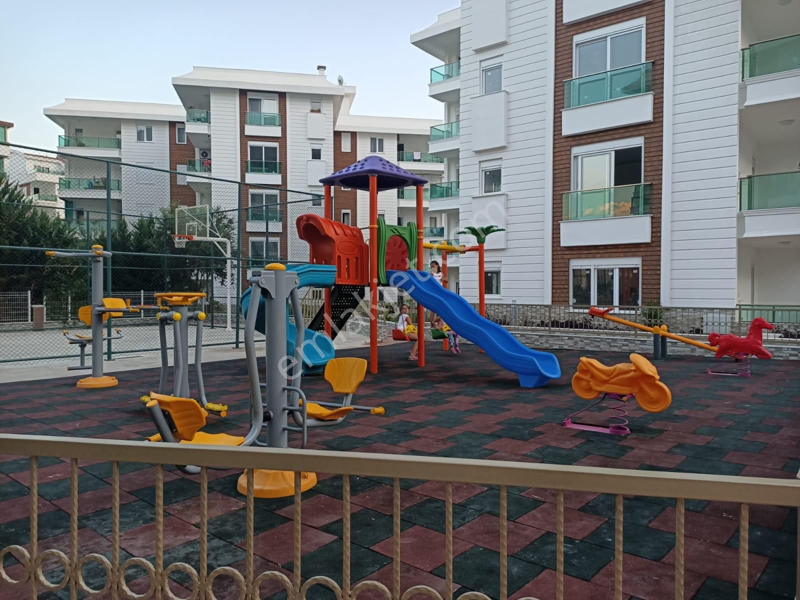 Sarısuda Lüks Site İçerisinde Giriş Kat Amerikan Mutfak Ebeveyn Banyolu 3+1 Kiralık Daire - Görsel 6