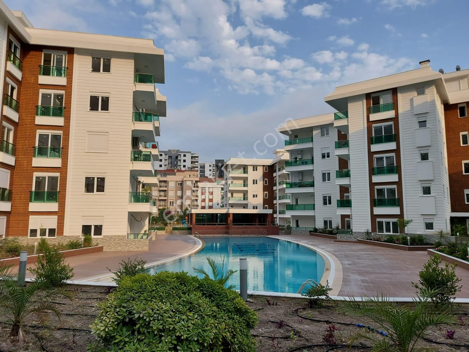 Sarısuda Lüks Site İçerisinde Giriş Kat Amerikan Mutfak Ebeveyn Banyolu 3+1 Kiralık Daire - Görsel 4