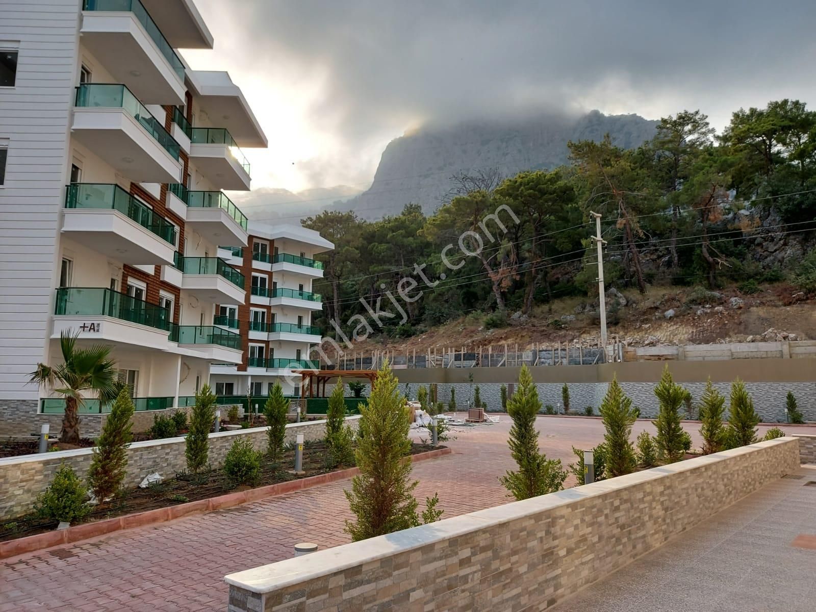 Sarısuda Lüks Site İçerisinde Giriş Kat Amerikan Mutfak Ebeveyn Banyolu 3+1 Kiralık Daire - Görsel 3