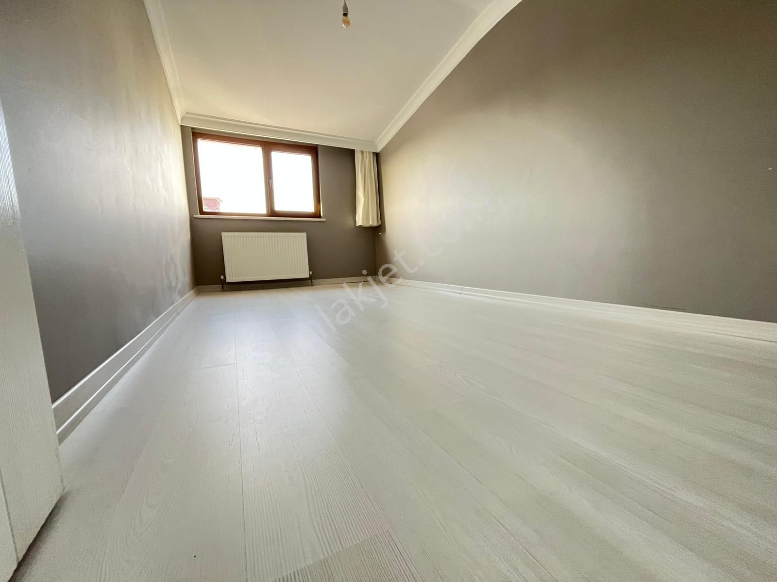 Adil Mahallesinde 2+1 Bekara Uygun Teraslı Tertemiz Ve Bakımlı Çatı Katı Daire - Görsel 12