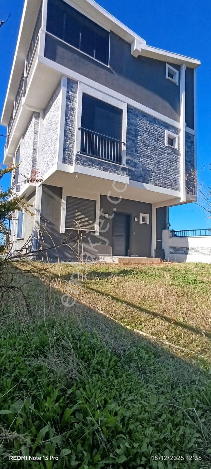 Efeler’de Deniz Manzaralı 4+1 Müstakil Villa