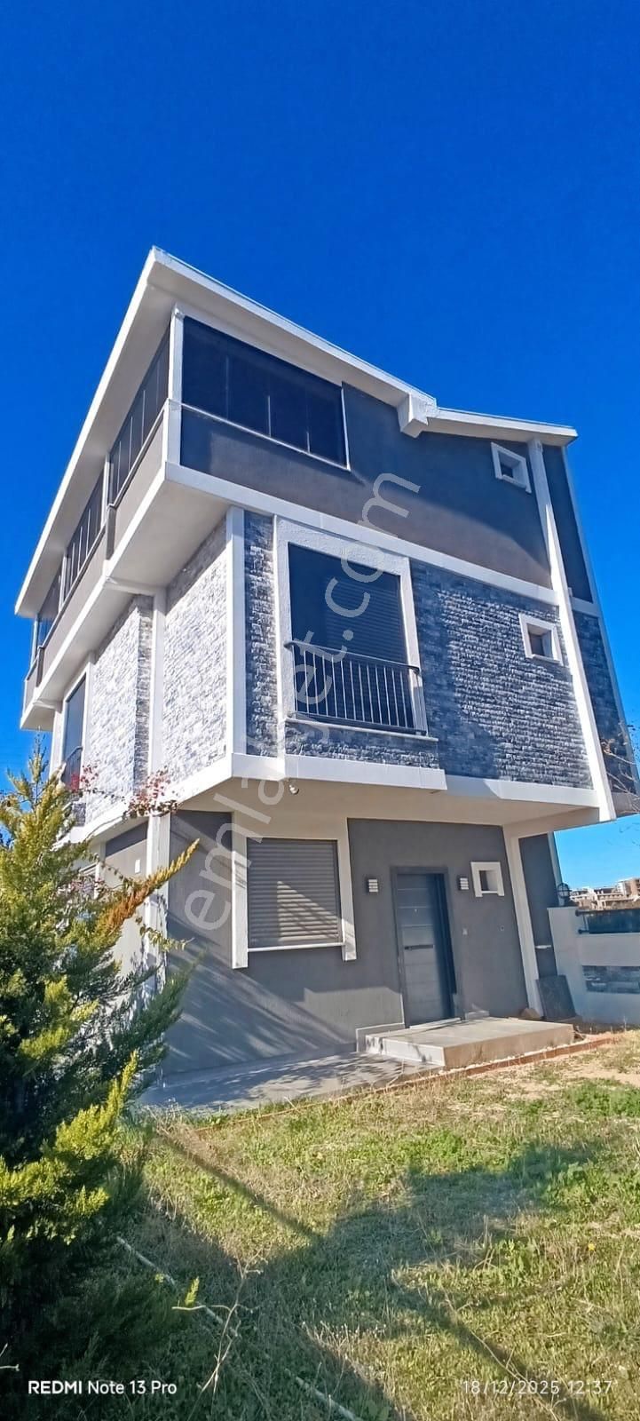 Efeler’de Deniz Manzaralı 4+1 Müstakil Villa - Görsel 2