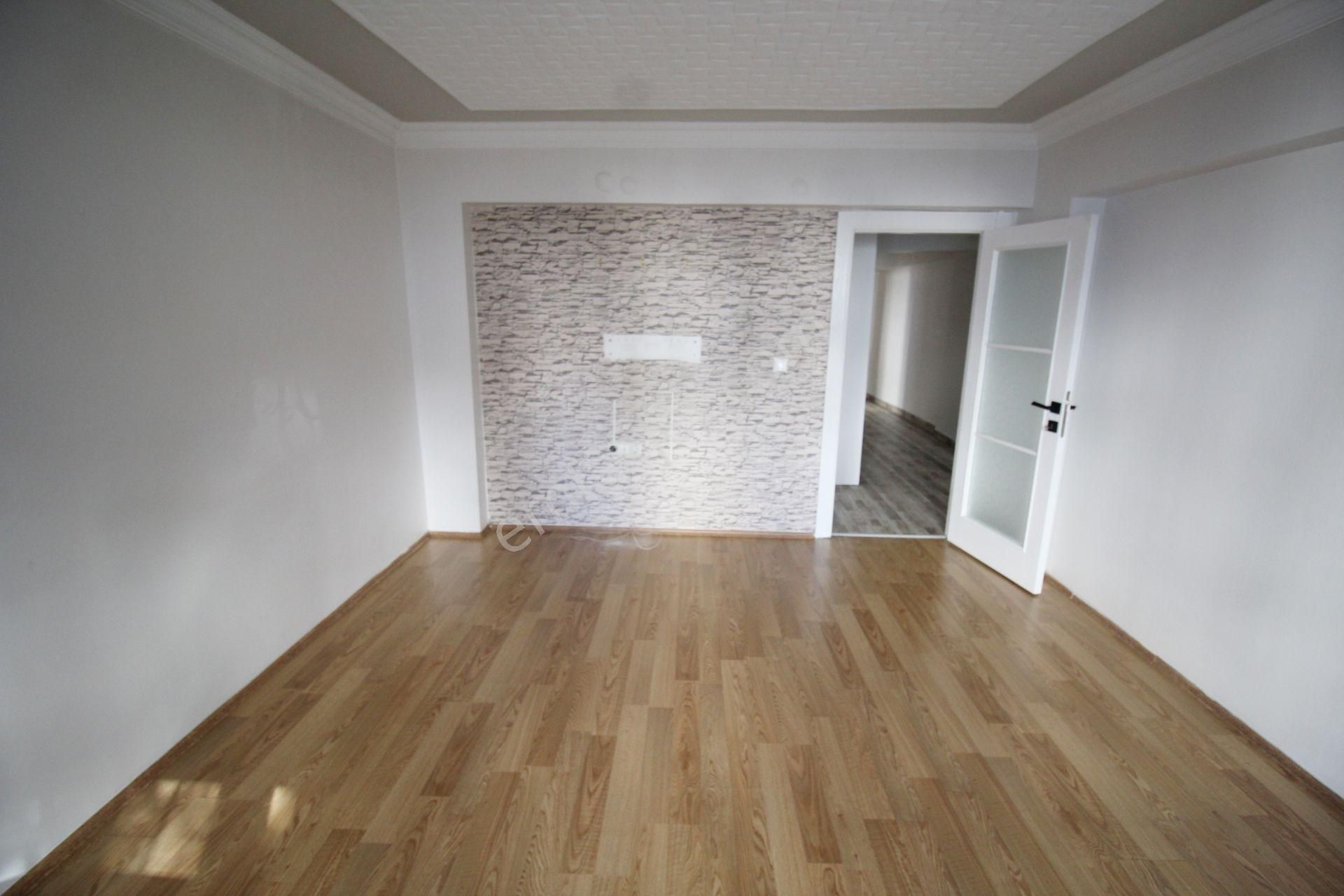 Krc'den Şahintepe Mahallesinde Caddeye 2 Bina Mesafede 3+1 Kiralık Daire - Görsel 5