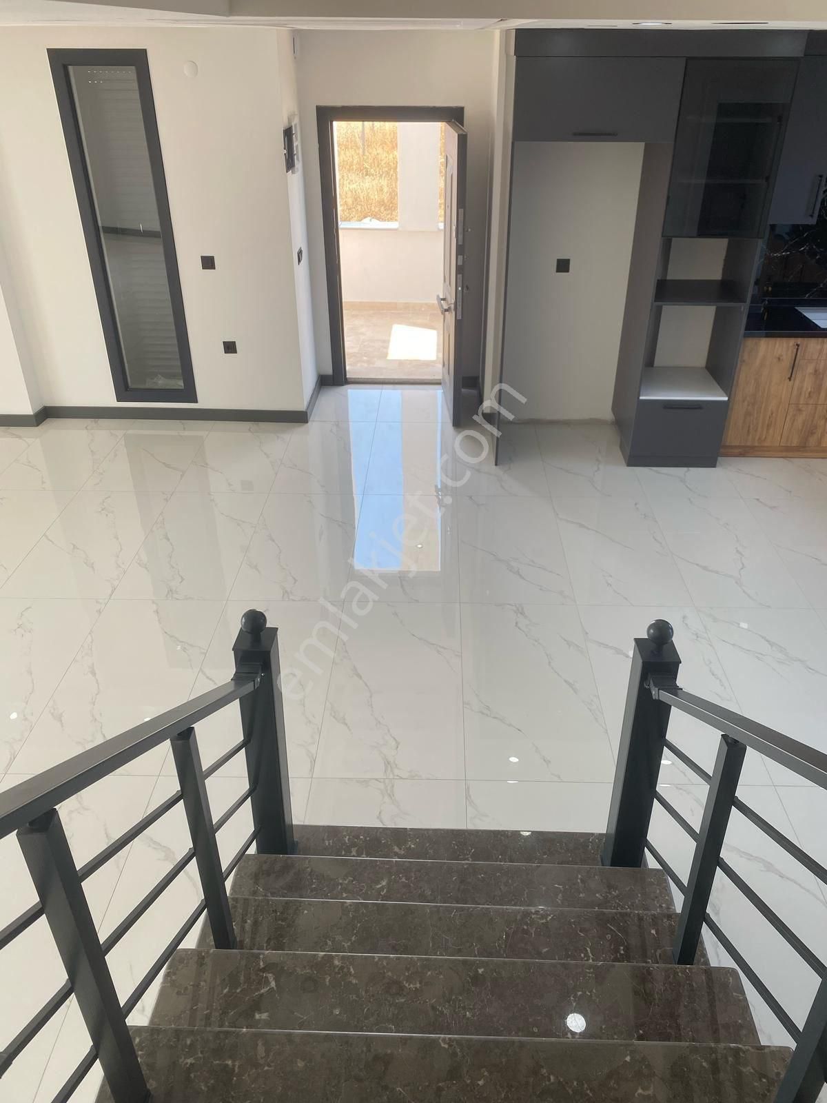 Efeler’de Havuzlu 3+1 Merkezi Konum Müstakil Villa - Görsel 27