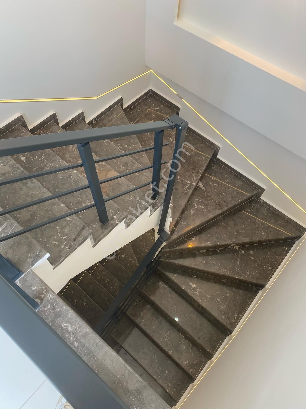 Efeler’de Havuzlu 3+1 Merkezi Konum Müstakil Villa - Görsel 12