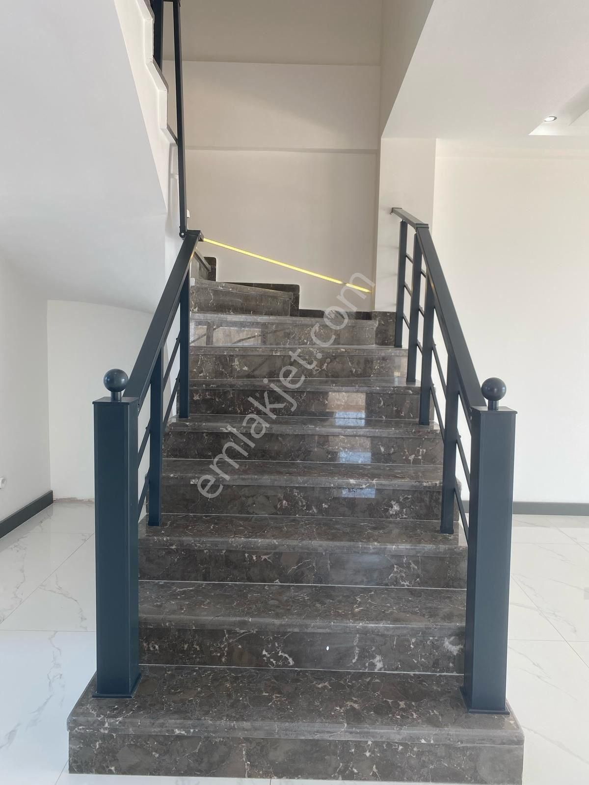 Efeler’de Havuzlu 3+1 Merkezi Konum Müstakil Villa - Görsel 14