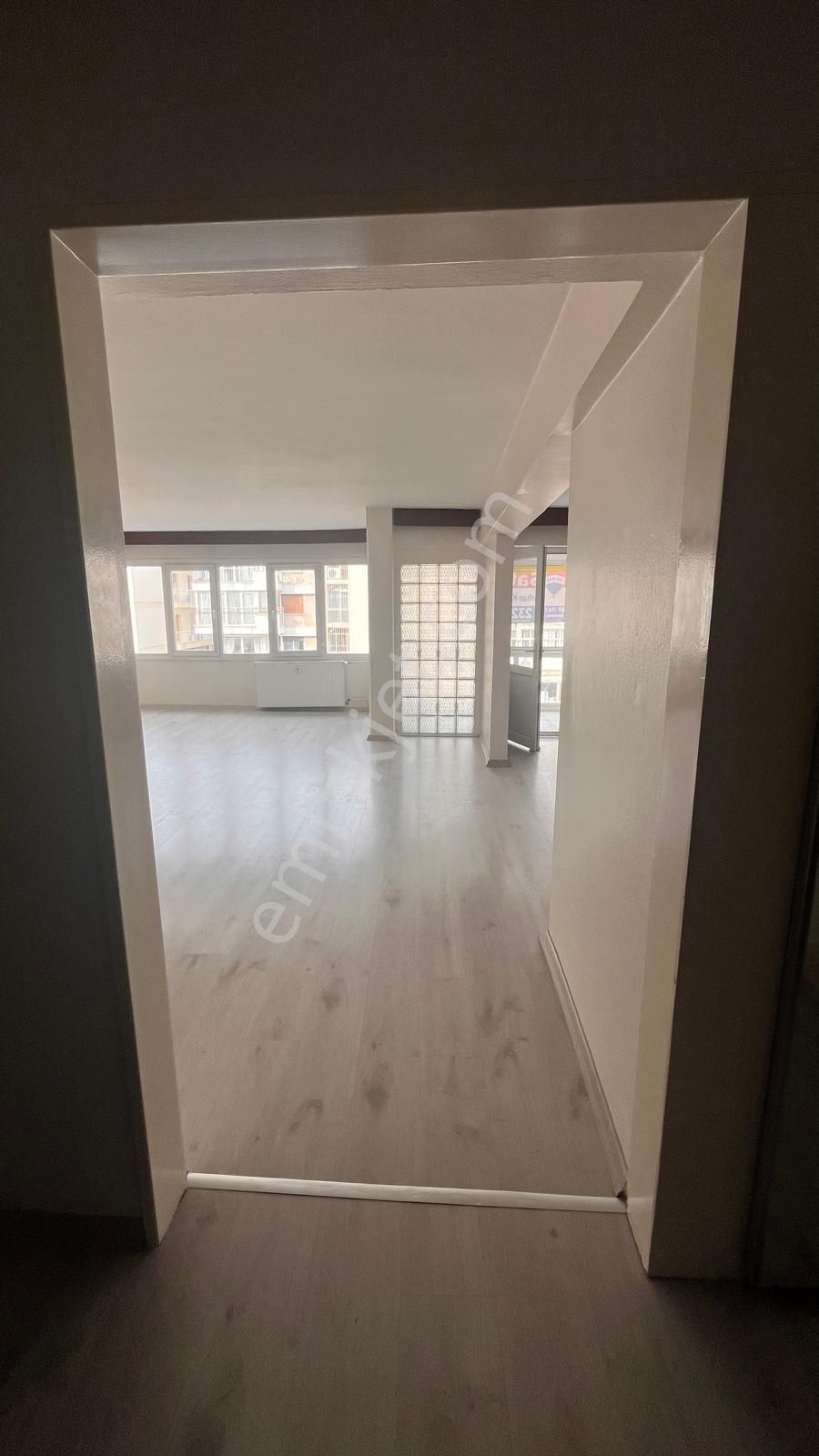 Mithatpaşa Cad.üzeri Ön Cephe Satılık 2+1 Daire - Görsel 25