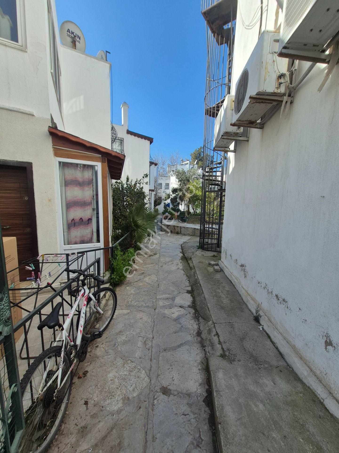 Bodrum Turgutreis Merkezde Eşyalı Kiralık 1+1 Bahçe Katı Daire - Görsel 2