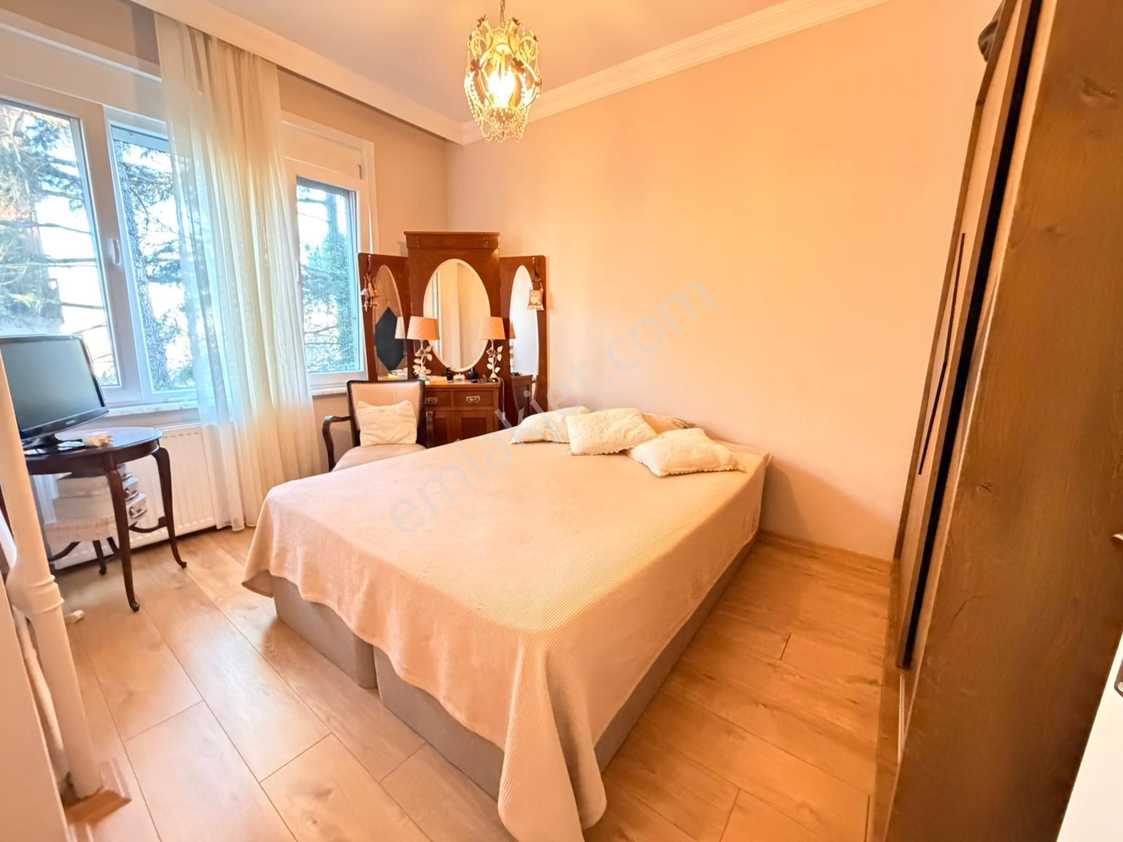 Ulus Merkezi Konumda Caddeye Çok Yakın 2+1 Satılık Daire - Görsel 11