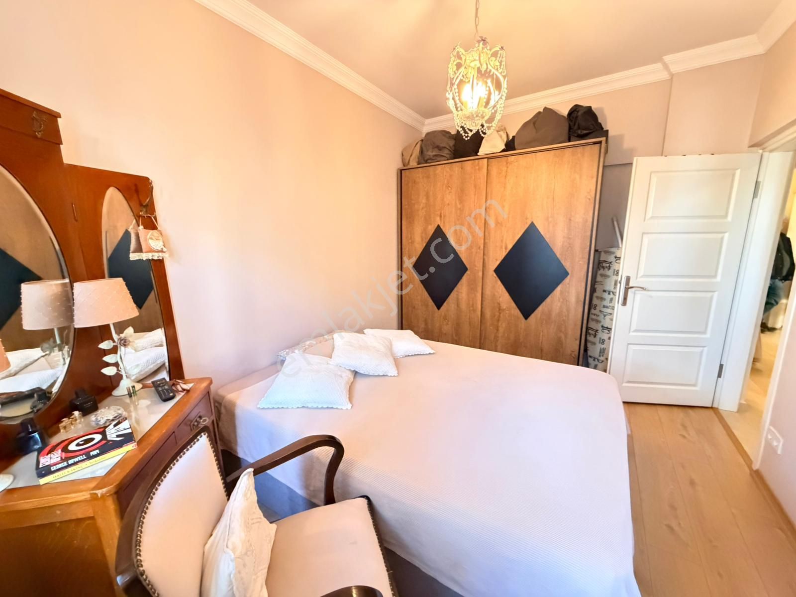 Ulus Merkezi Konumda Caddeye Çok Yakın 2+1 Satılık Daire - Görsel 12