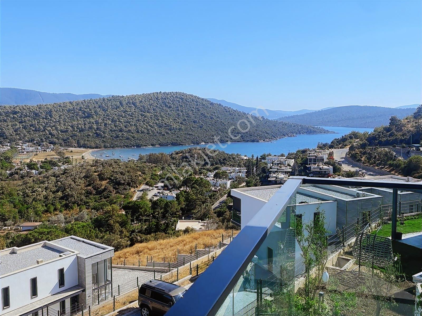 Özel Plajlı Sitede Orman Ve Deniz Manzaralı Daire | Tekce