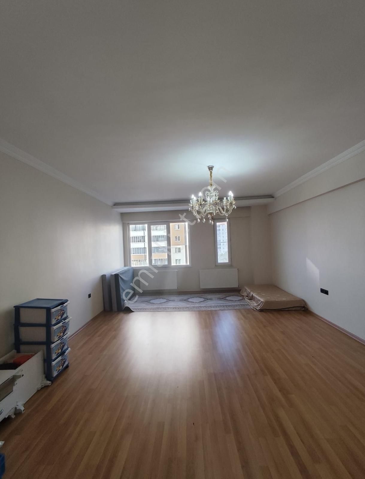 Şahintepe Mah. Nezih Site İçerisnde Satılık Geniş 4+1 Daire - Görsel 12