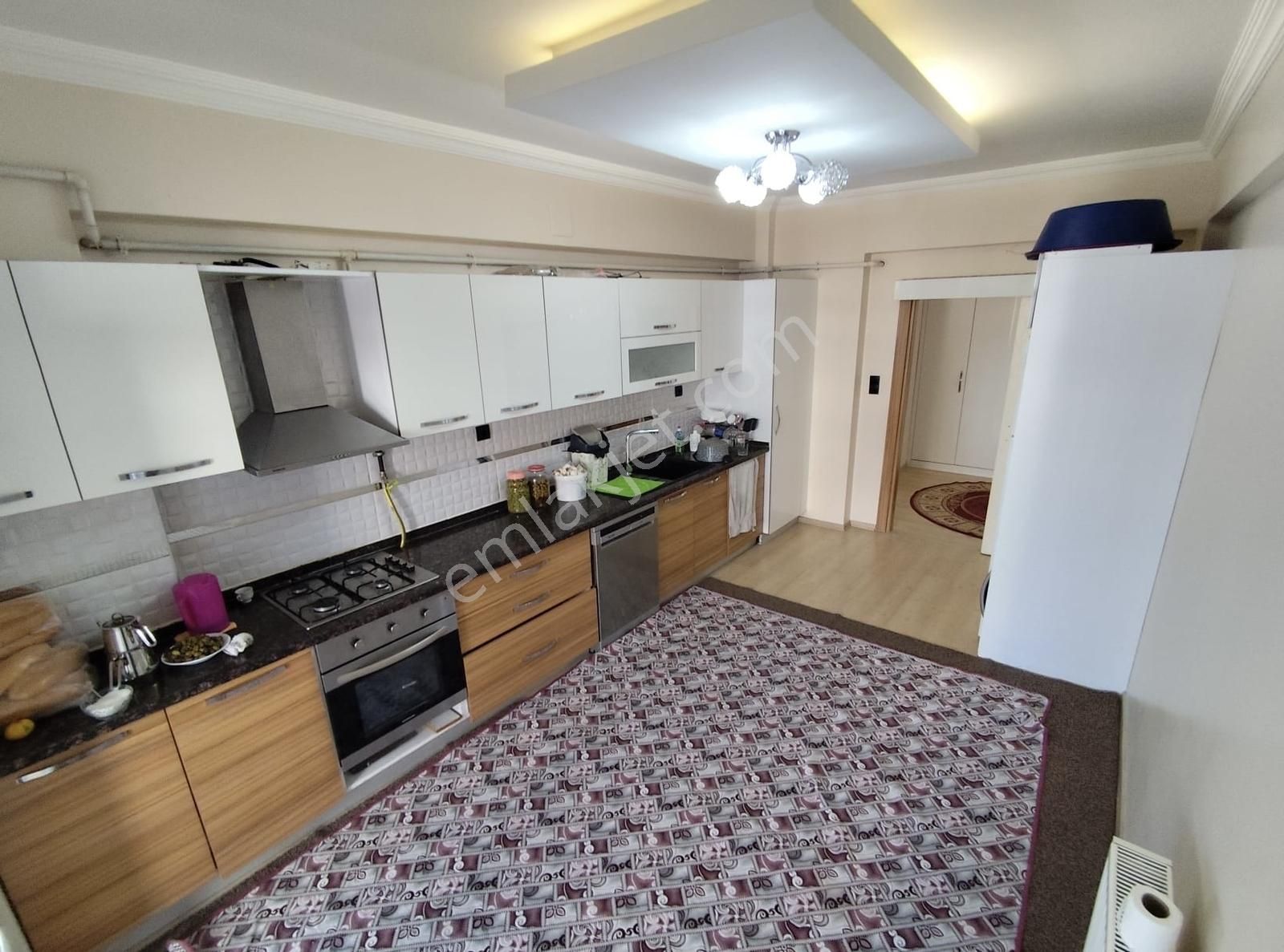 Şahintepe Mah. Nezih Site İçerisnde Satılık Geniş 4+1 Daire