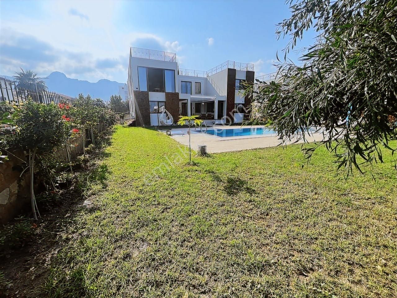 Girne Çatalköy'de Özel Havuzlu Ve Bahçeli Müstakil Villa | Tekce - Görsel 17