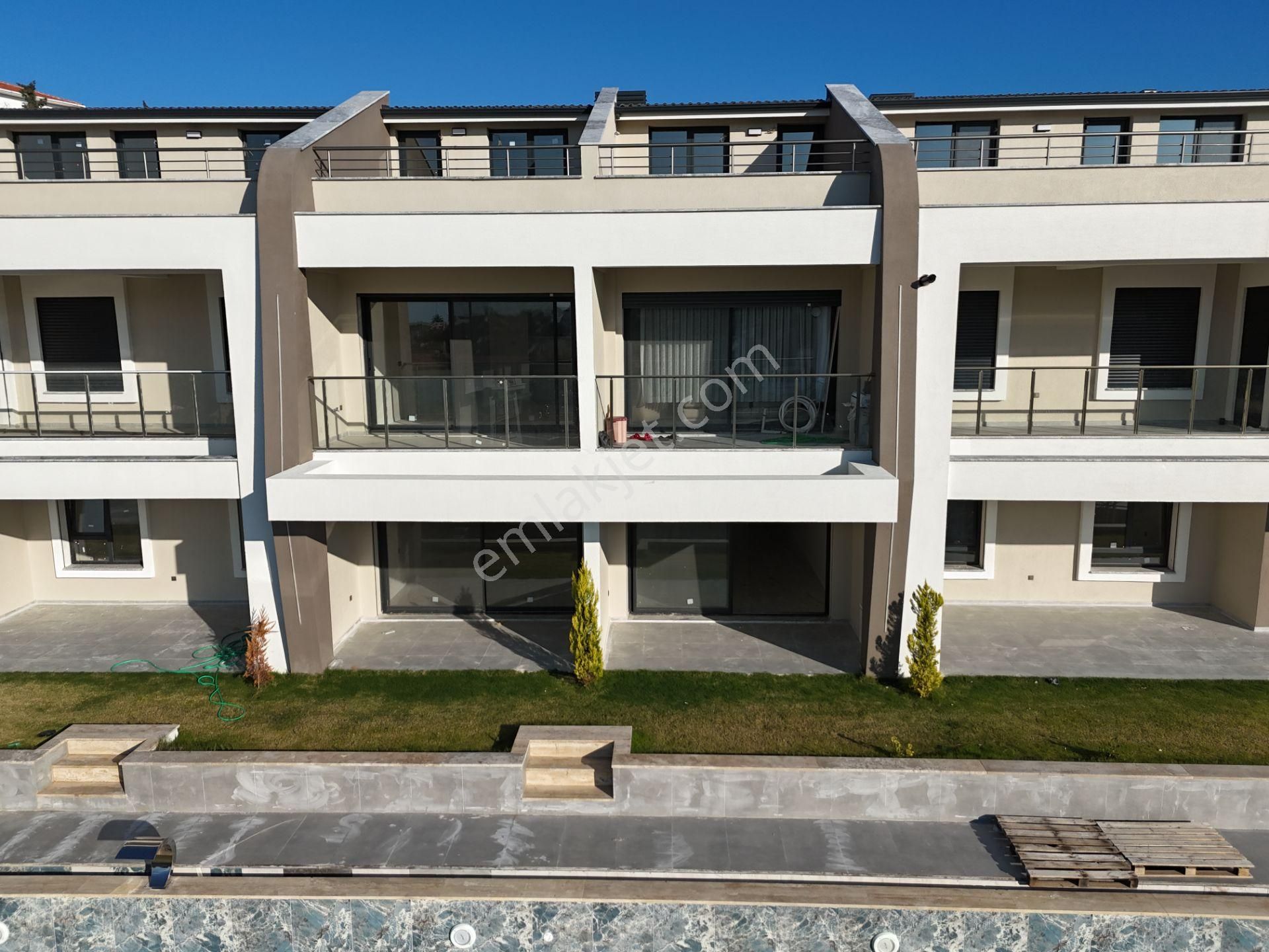 Kadınlar Denizinde Deniz & Havuz Manzaralı Satılılık Daire