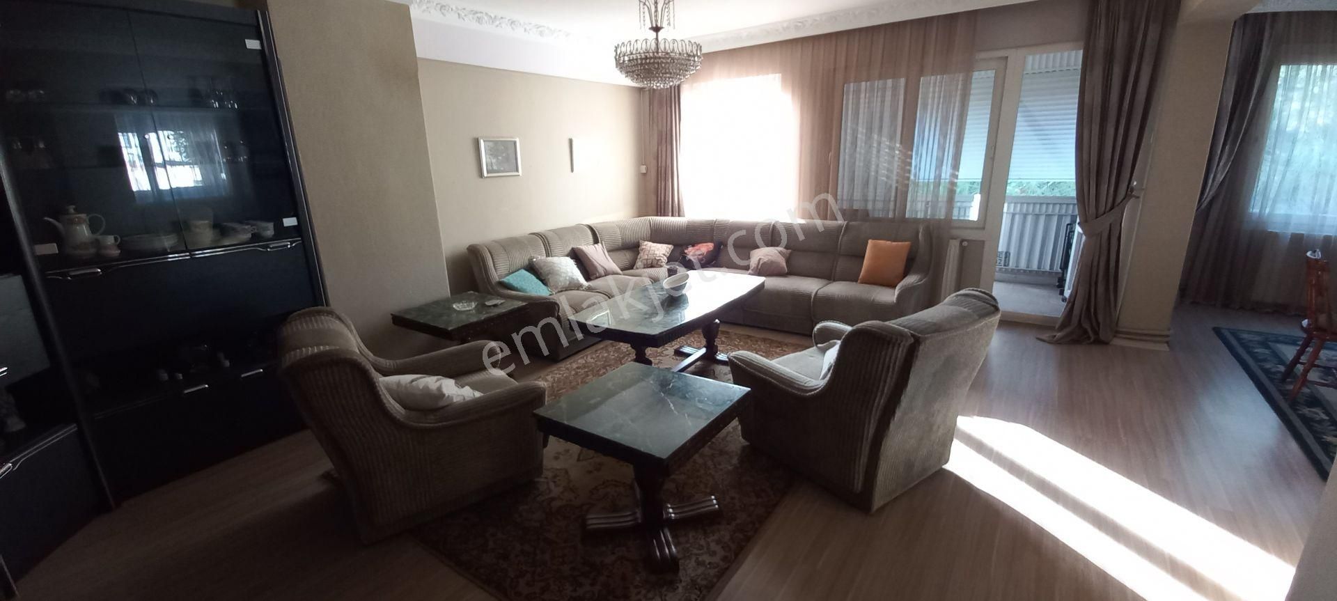 Üçkuyular' Da Ana Caddeye Sahile Çok Yakın Eşyalı Kiralık Daire - Görsel 2