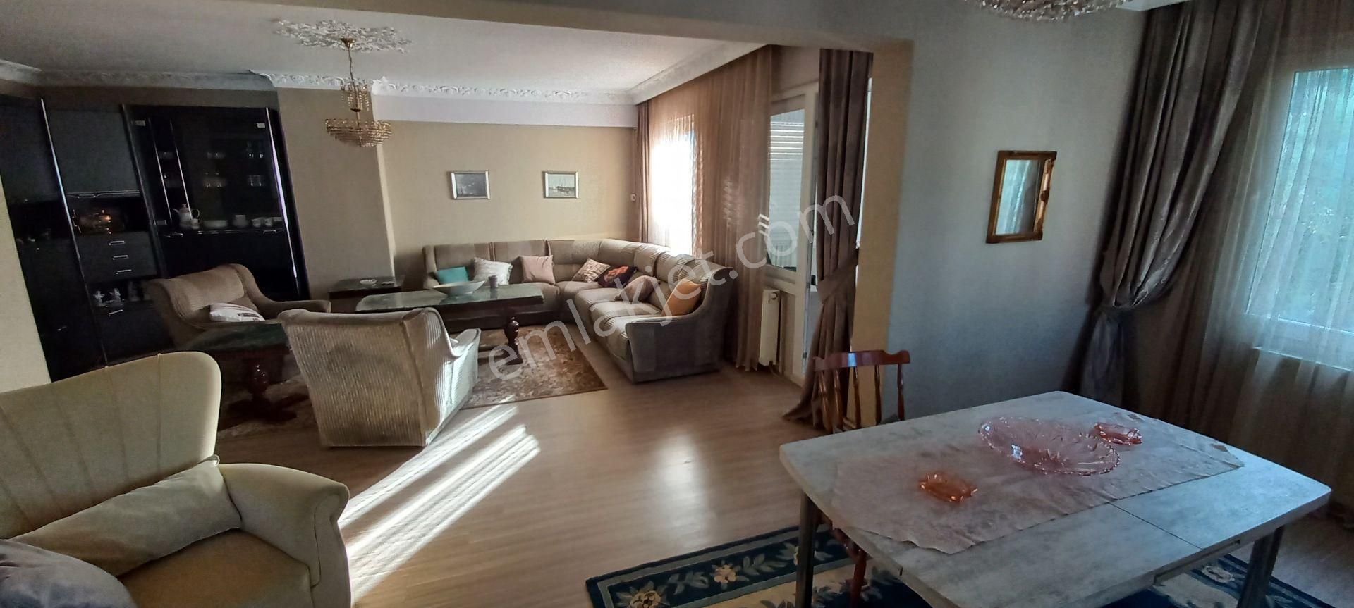 Üçkuyular' Da Ana Caddeye Sahile Çok Yakın Eşyalı Kiralık Daire - Görsel 4