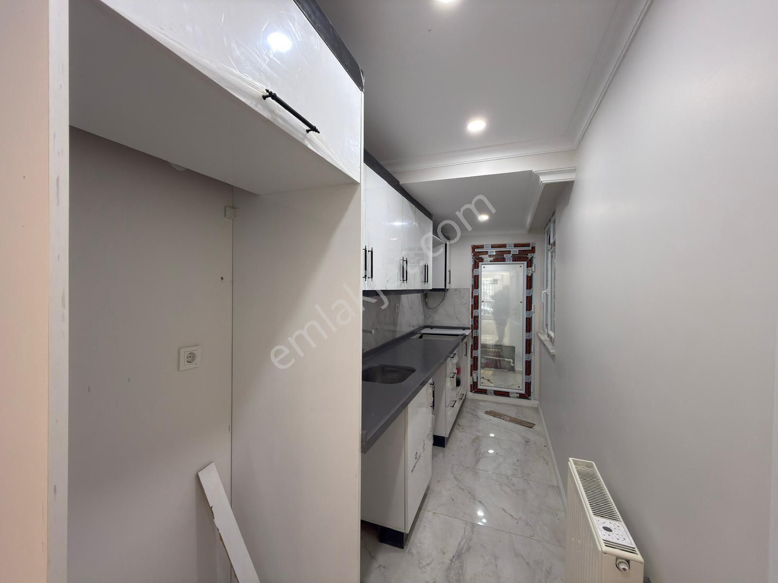 Salih Emlak 'tan Metro, E5 Yakını Balkonlu Lüks Daire - Görsel 14