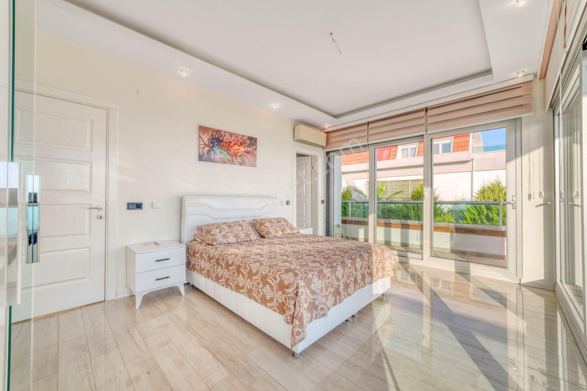 Alanya Bektaş’ta Panoramik Manzaralı, Özel Havuzlu 5+1 Lüks Tripleks Villa - Görsel 16