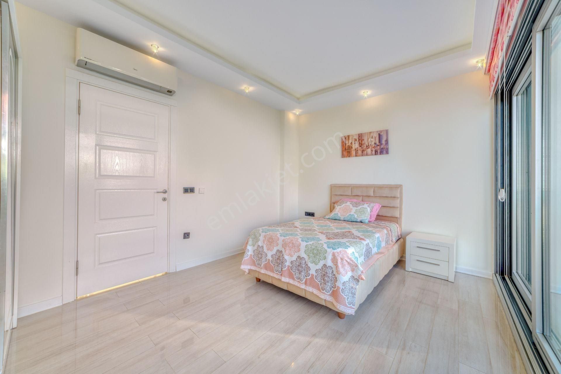 Alanya Bektaş’ta Panoramik Manzaralı, Özel Havuzlu 5+1 Lüks Tripleks Villa - Görsel 20