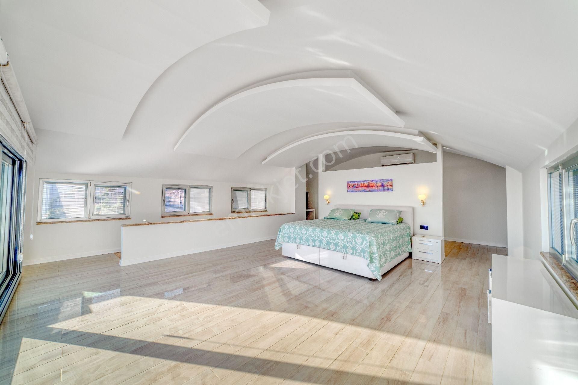 Alanya Bektaş’ta Panoramik Manzaralı, Özel Havuzlu 5+1 Lüks Tripleks Villa - Görsel 29