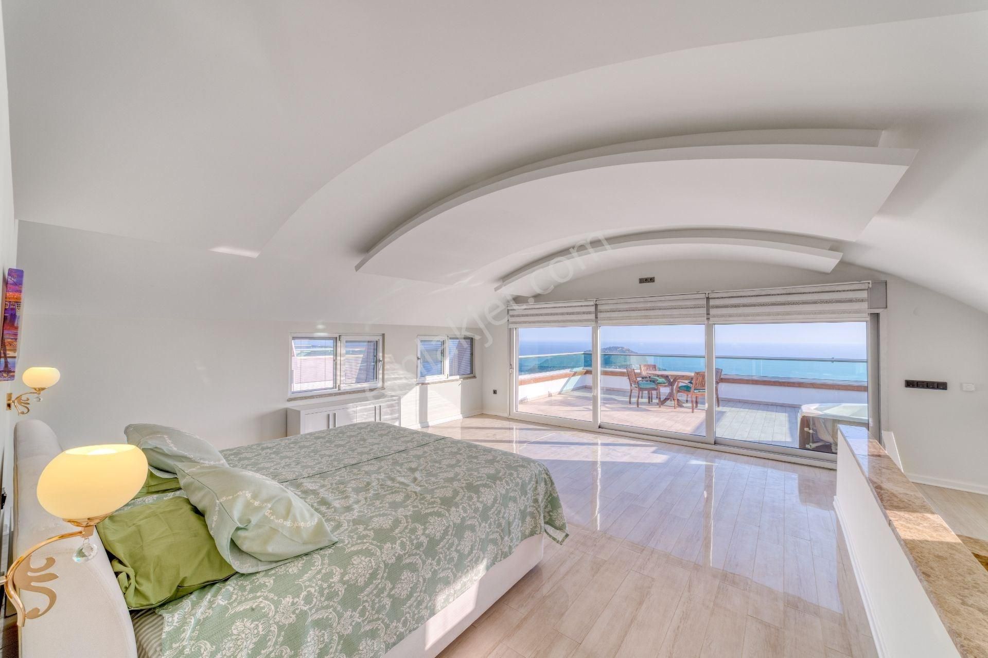 Alanya Bektaş’ta Panoramik Manzaralı, Özel Havuzlu 5+1 Lüks Tripleks Villa - Görsel 26