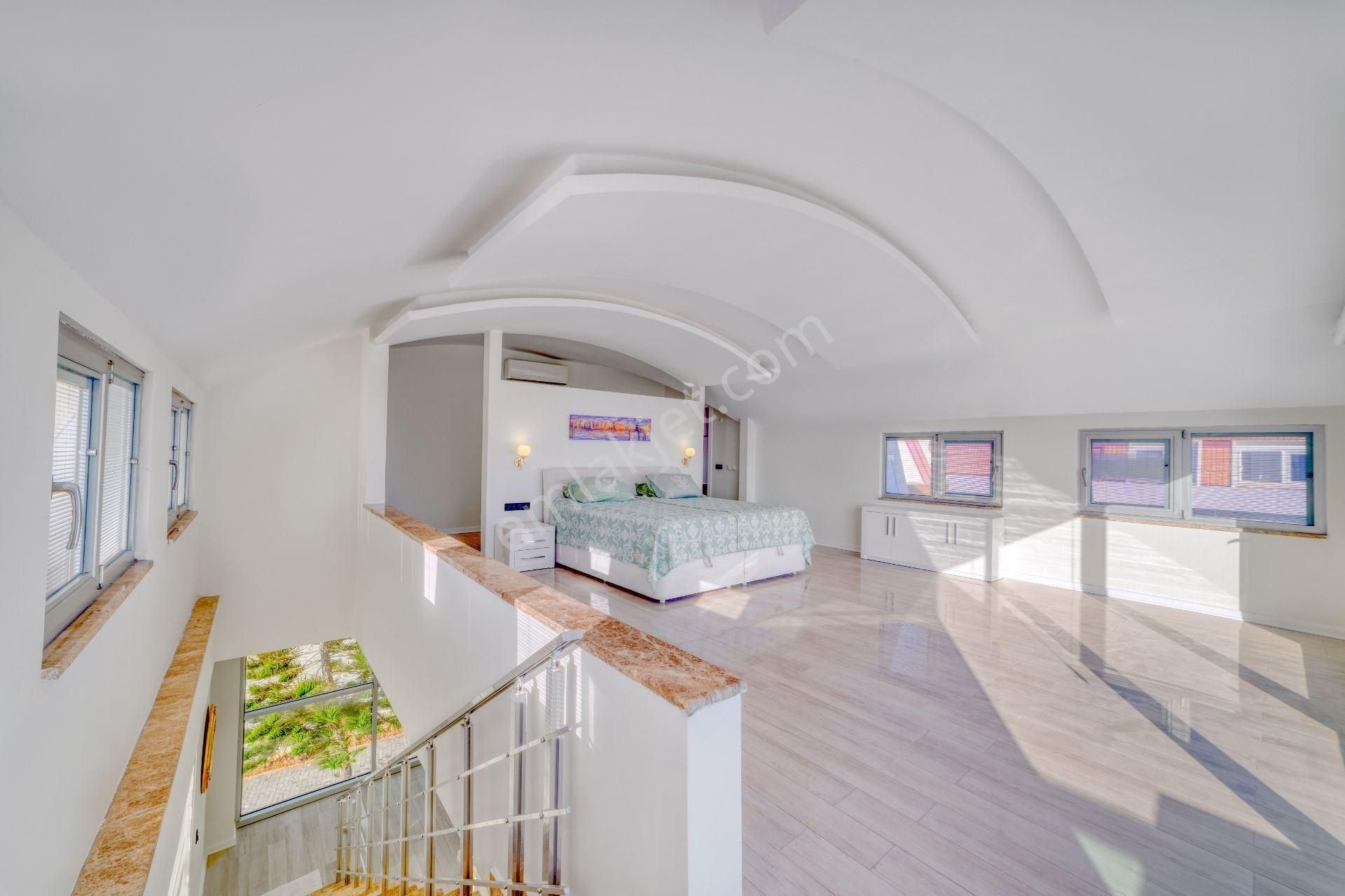 Alanya Bektaş’ta Panoramik Manzaralı, Özel Havuzlu 5+1 Lüks Tripleks Villa - Görsel 28