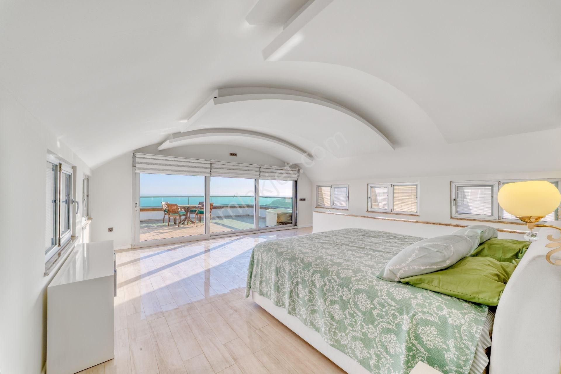 Alanya Bektaş’ta Panoramik Manzaralı, Özel Havuzlu 5+1 Lüks Tripleks Villa - Görsel 27