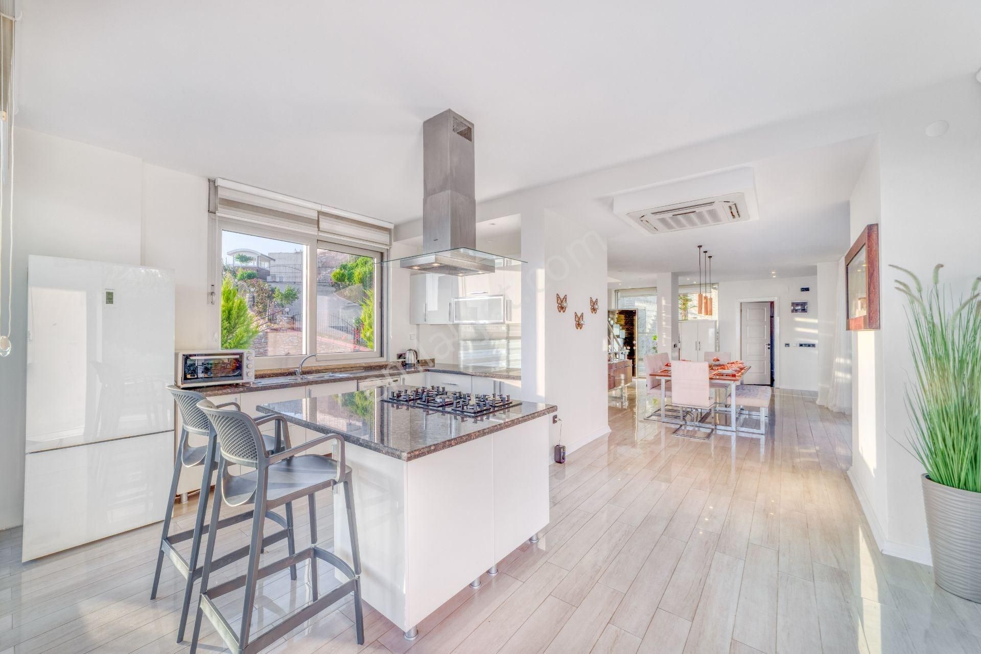 Alanya Bektaş’ta Panoramik Manzaralı, Özel Havuzlu 5+1 Lüks Tripleks Villa - Görsel 11