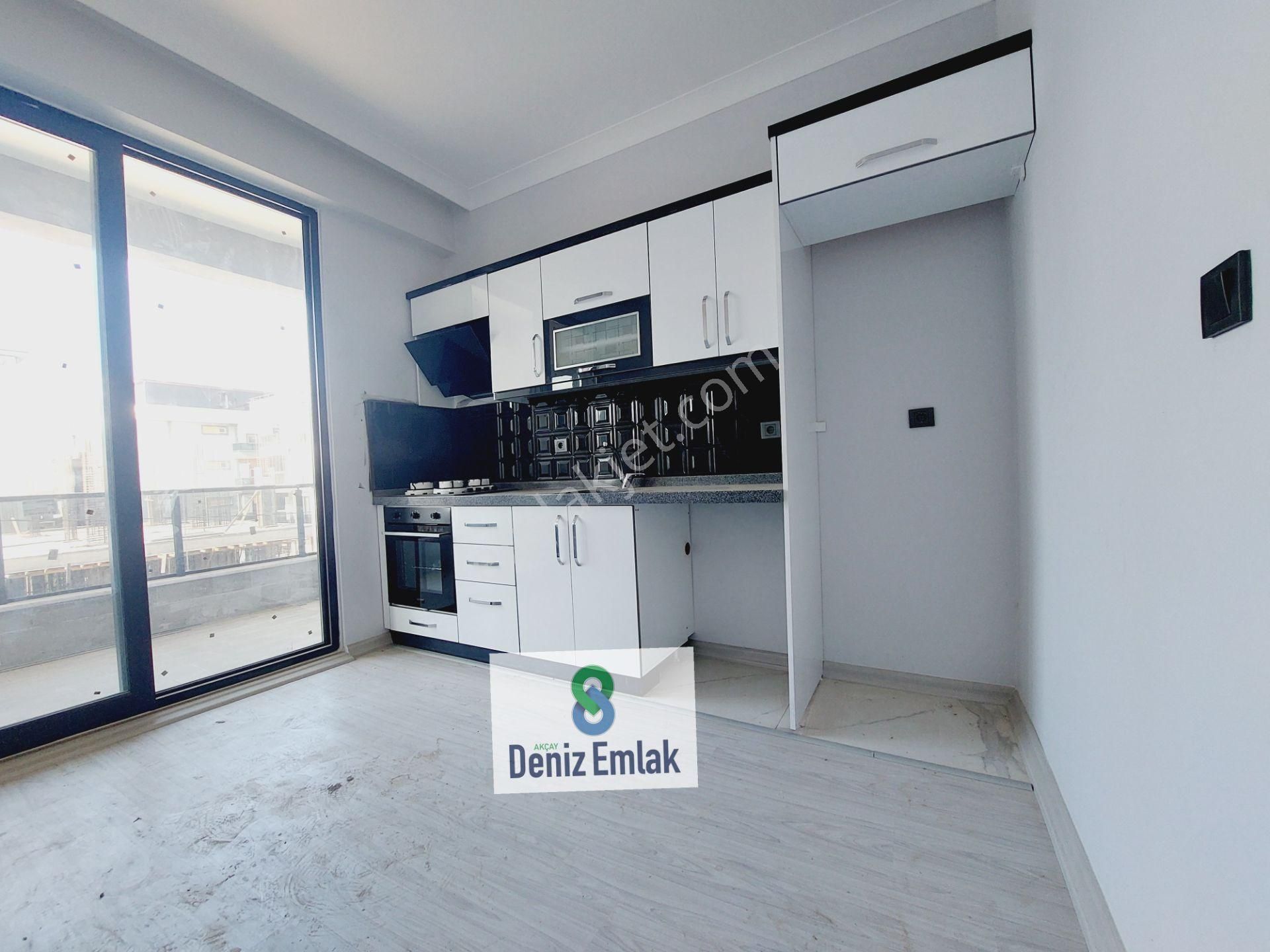 Denizden Akçayda Ön Cephe Kapalı Mutfak Arakat Yeni Satılık 2+1 Daire.