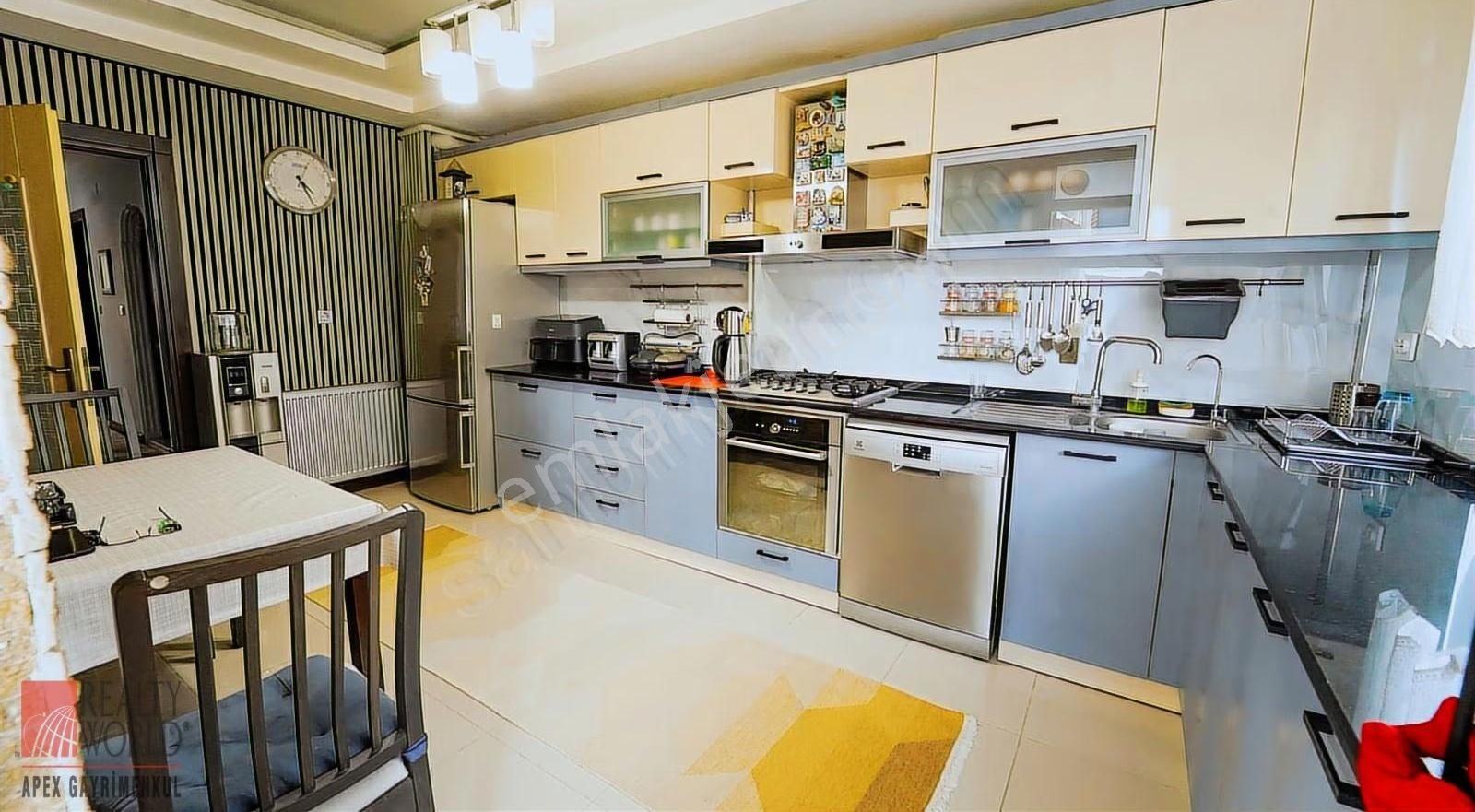 Konyaaltı Uncalı Havuzlu Güvenlikli Site İçi Ara Kat Satılık 3+1