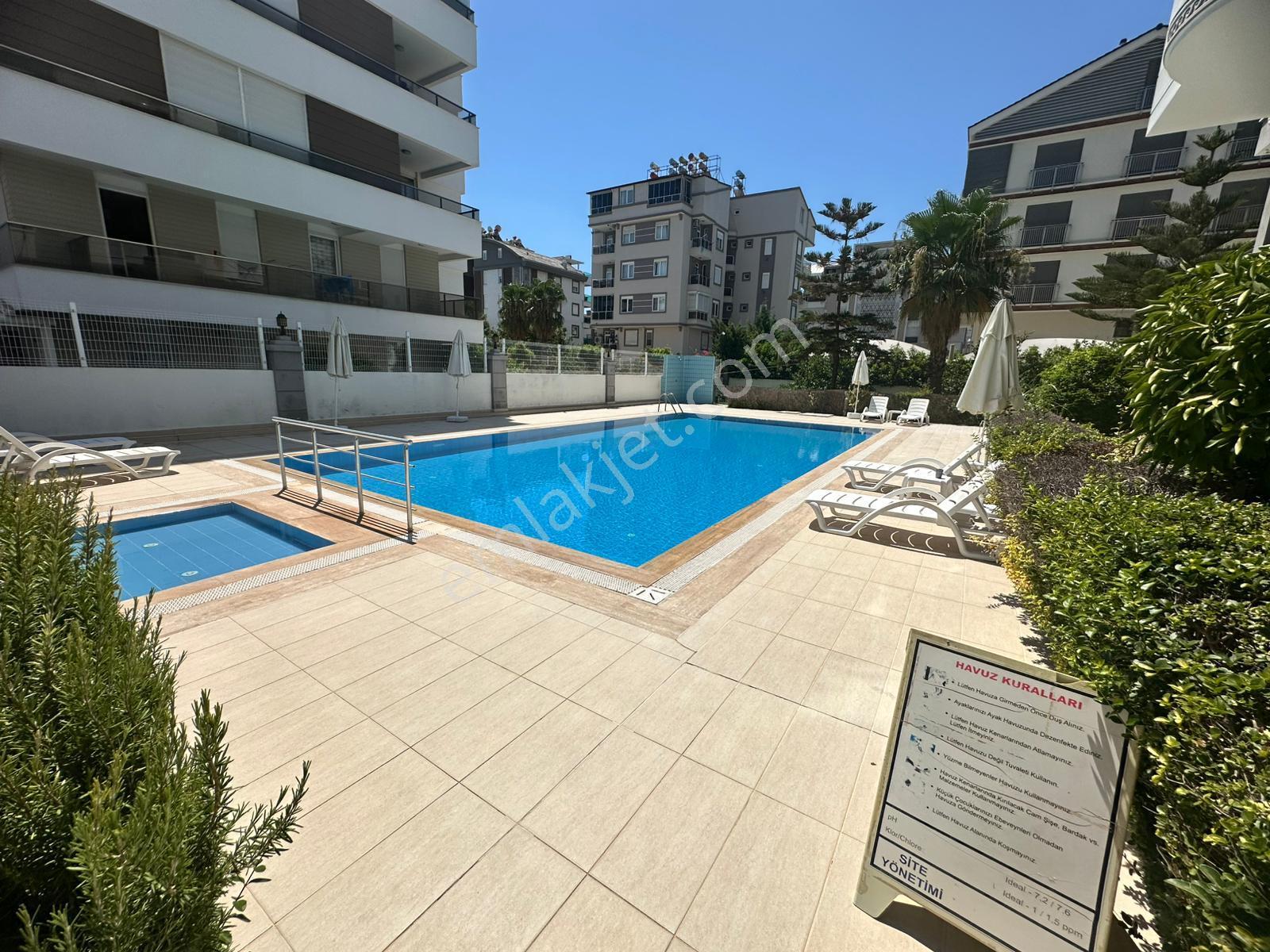Konyaaltı Uncalı Havuzlu Güvenlikli Site İçi Ara Kat Satılık 3+1