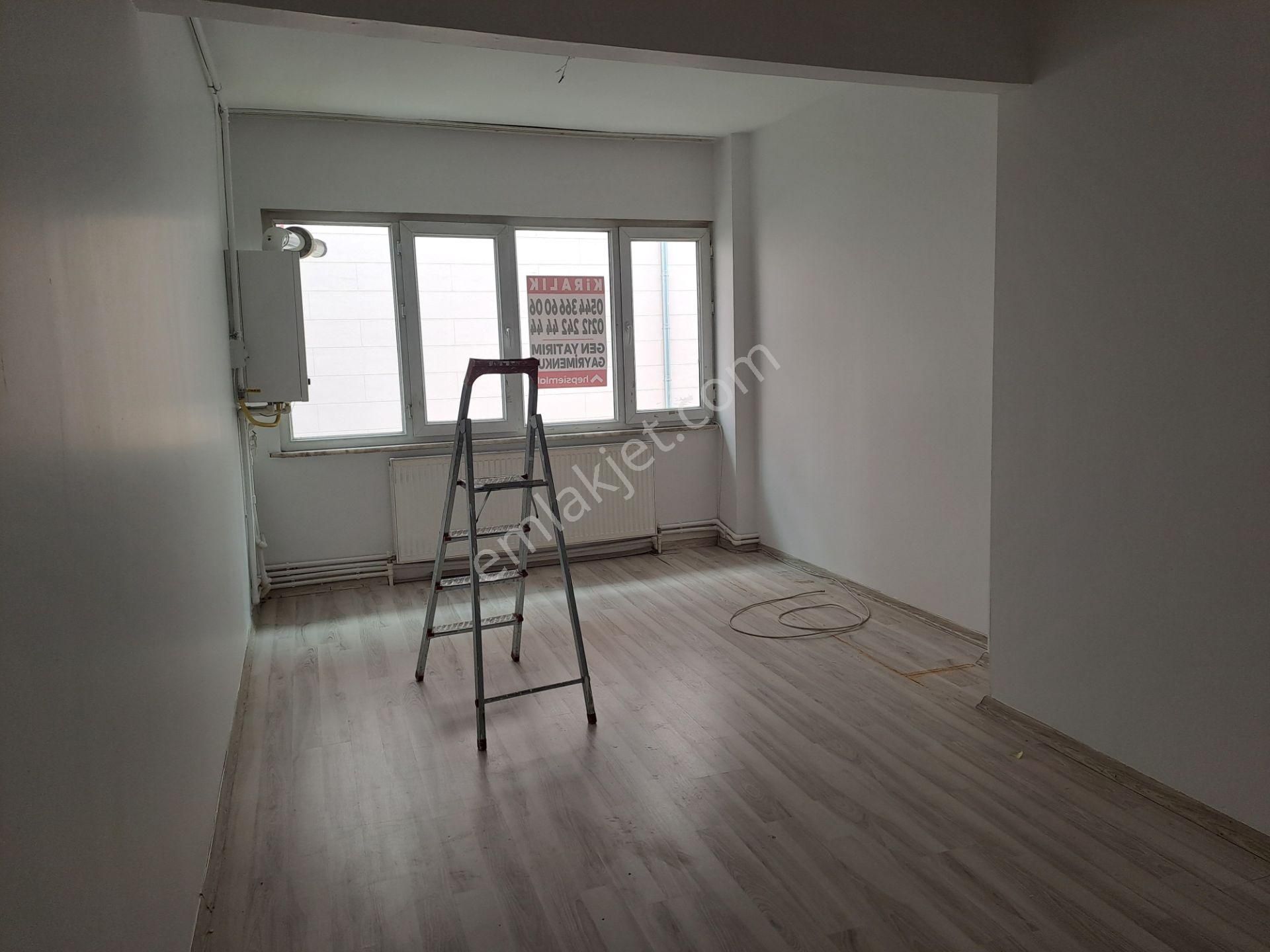 Sarıyer Büyükdere Mahallesinde Çarşı İçinde Kiralık 2+1 - Görsel 7