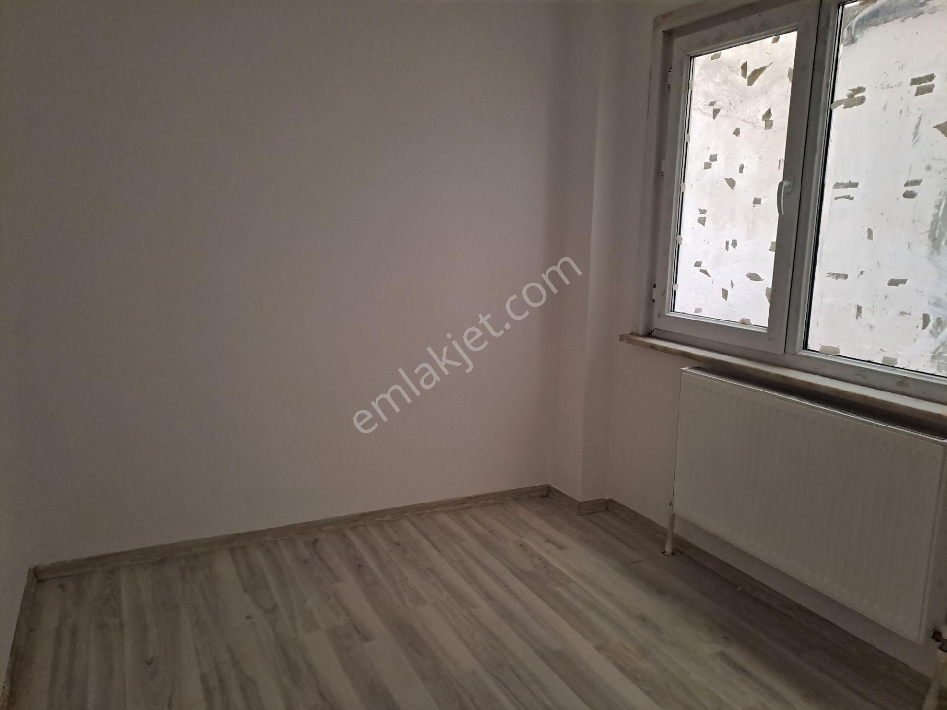 Sarıyer Büyükdere Mahallesinde Çarşı İçinde Kiralık 2+1