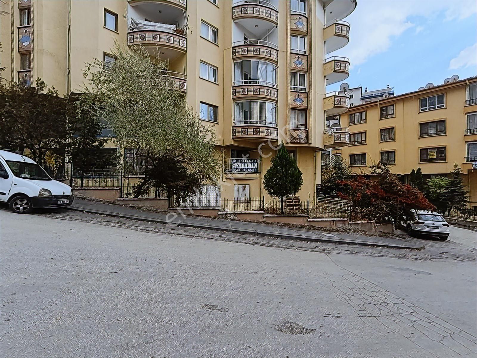 Güzelyaka'da Cadde Üzeri Geniş 3+1 Realty Gate'ten - Görsel 12