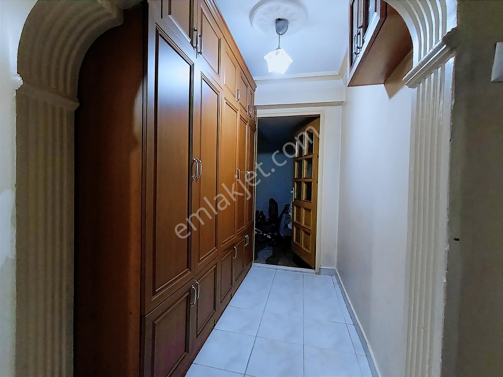 Güzelyaka'da Cadde Üzeri Geniş 3+1 Realty Gate'ten - Görsel 6