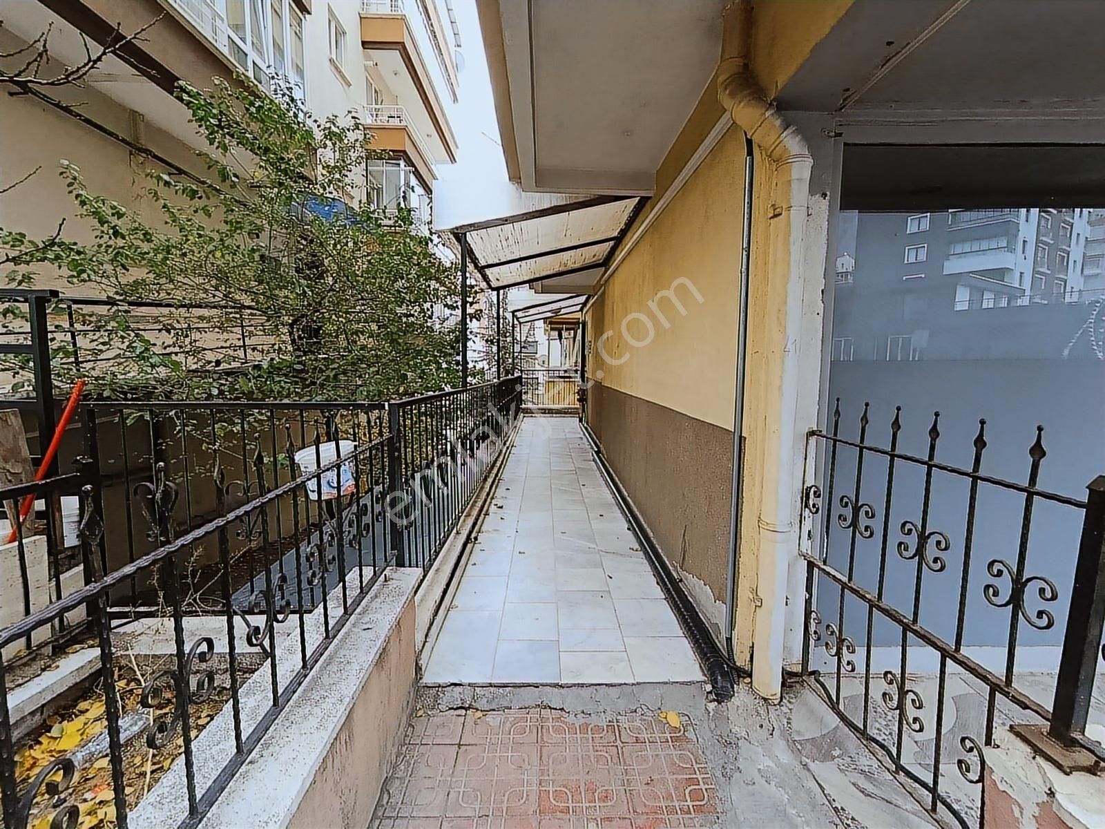 Güzelyaka'da Cadde Üzeri Geniş 3+1 Realty Gate'ten - Görsel 14