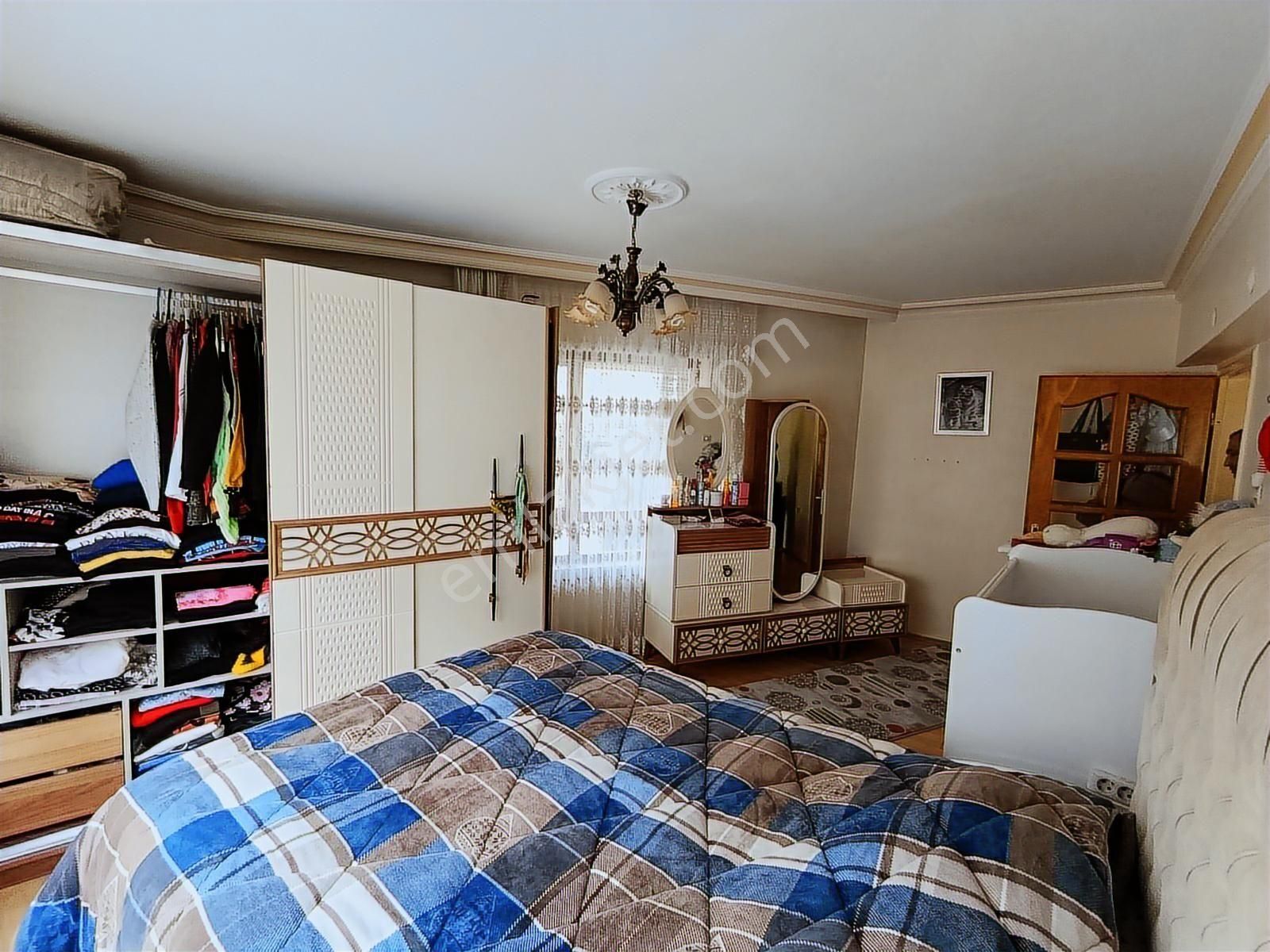 Güzelyaka'da Cadde Üzeri Geniş 3+1 Realty Gate'ten - Görsel 2