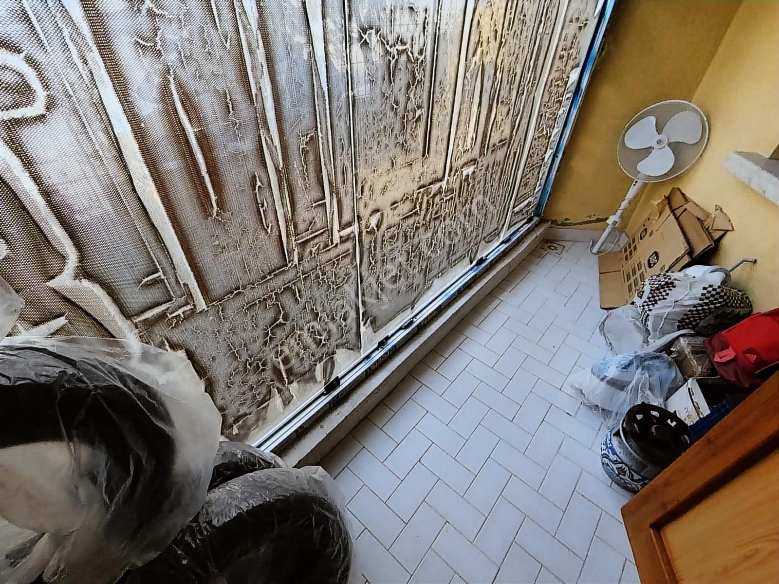 Güzelyaka'da Cadde Üzeri Geniş 3+1 Realty Gate'ten