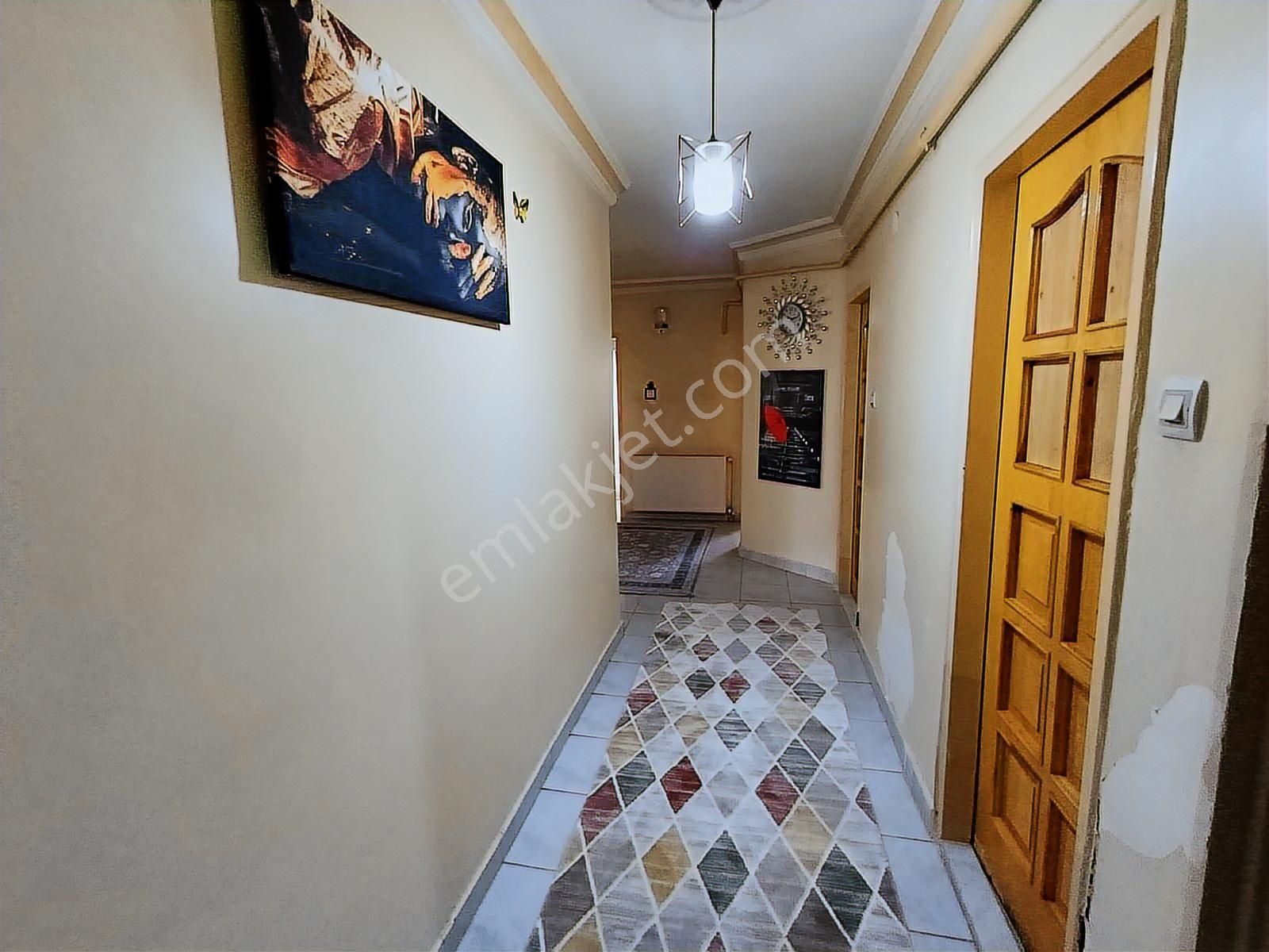 Güzelyaka'da Cadde Üzeri Geniş 3+1 Realty Gate'ten - Görsel 10