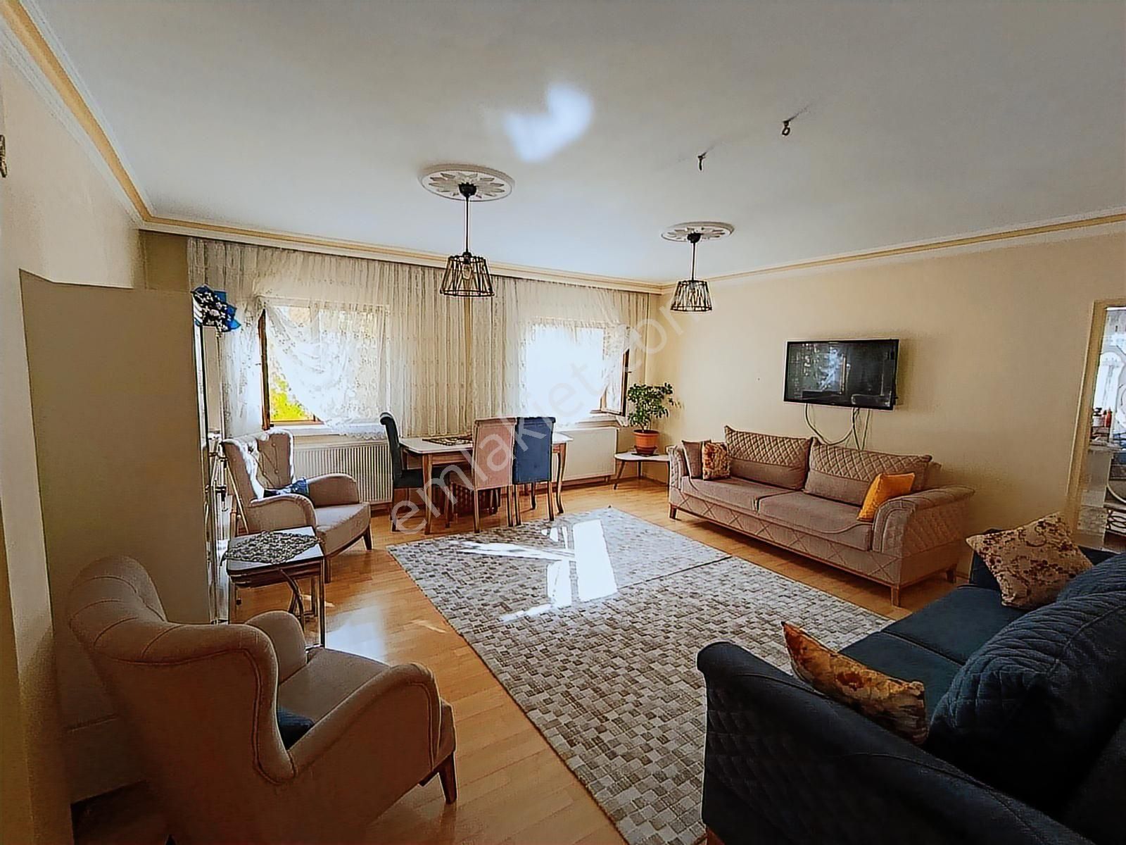 Güzelyaka'da Cadde Üzeri Geniş 3+1 Realty Gate'ten - Görsel 5