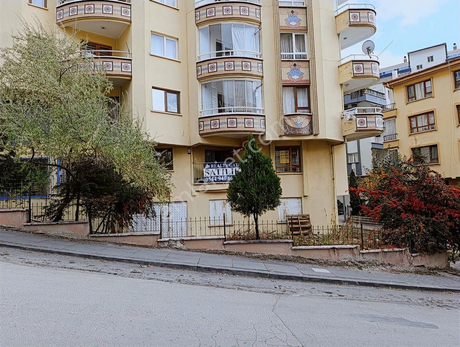Güzelyaka'da Cadde Üzeri Geniş 3+1 Realty Gate'ten - Görsel 27