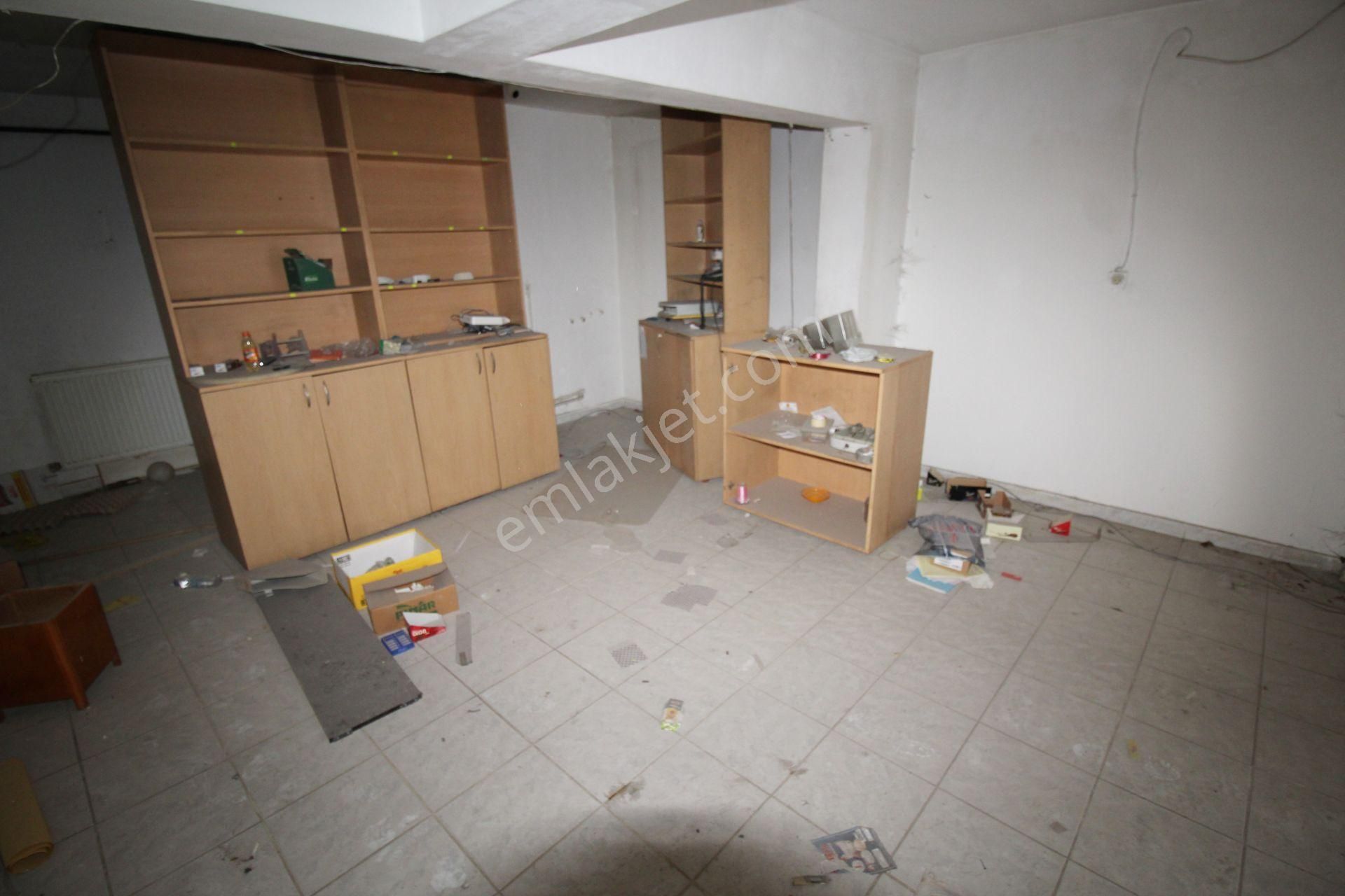 Krc'den Tuzluçayır Mahallesinde Caddeye 2 Dk.mesafede 50 M2 Satılık Dükkan - Görsel 5