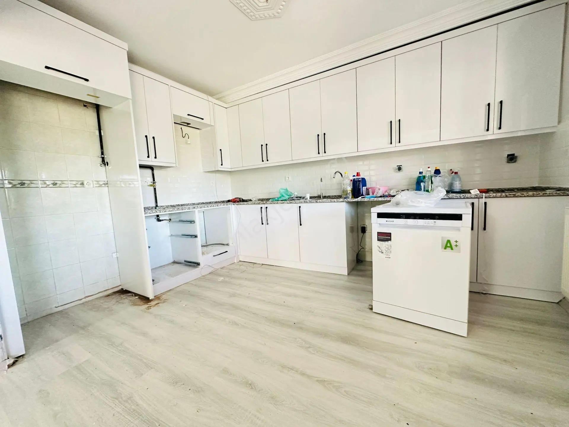 Göl-san Gayrimenkul'den Giray Sitesinde 5+1 240 M2 Doğalgazlı Satılık Müstakil Villa - Görsel 5