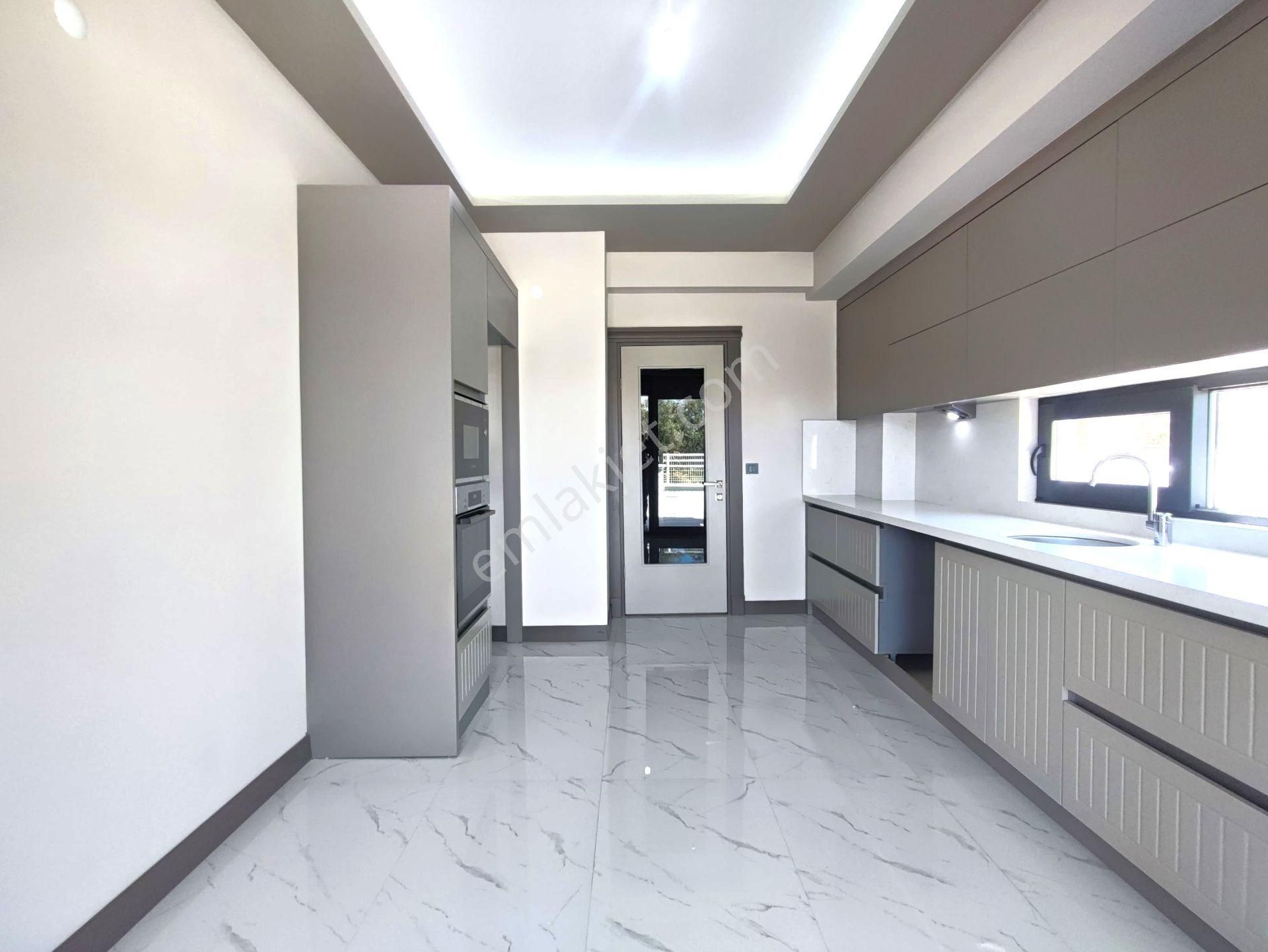 Aygülden Edremit Zeytinli'de Sıfır Özel Tasarımı İle Dikkatleri Üzerine Çeken Lüks 4+1 Satılık Villa - Görsel 9