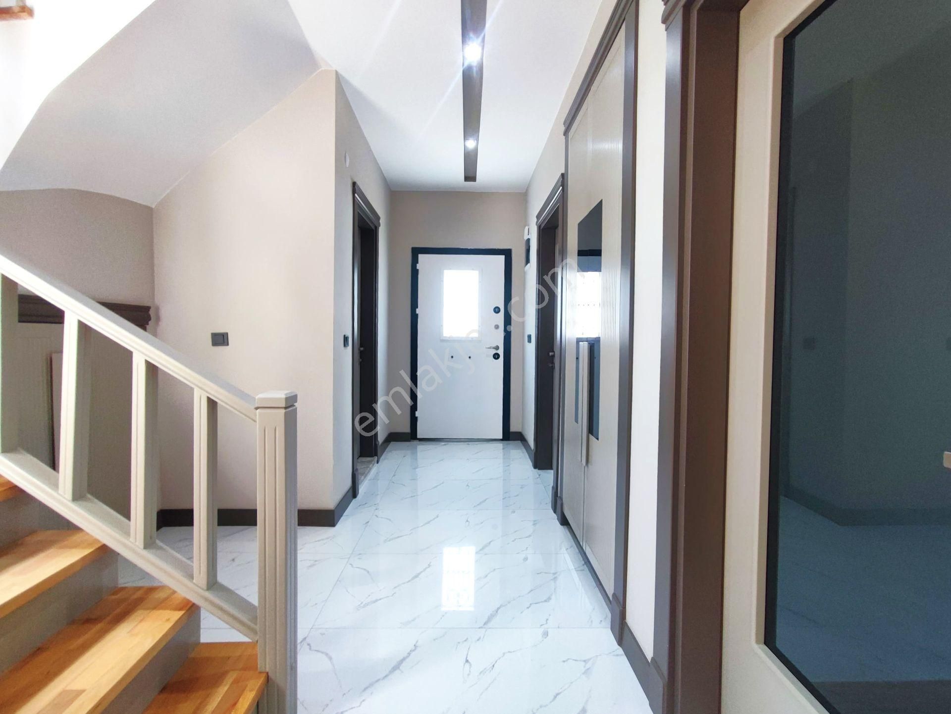 Aygülden Edremit Zeytinli'de Sıfır Özel Tasarımı İle Dikkatleri Üzerine Çeken Lüks 4+1 Satılık Villa - Görsel 17