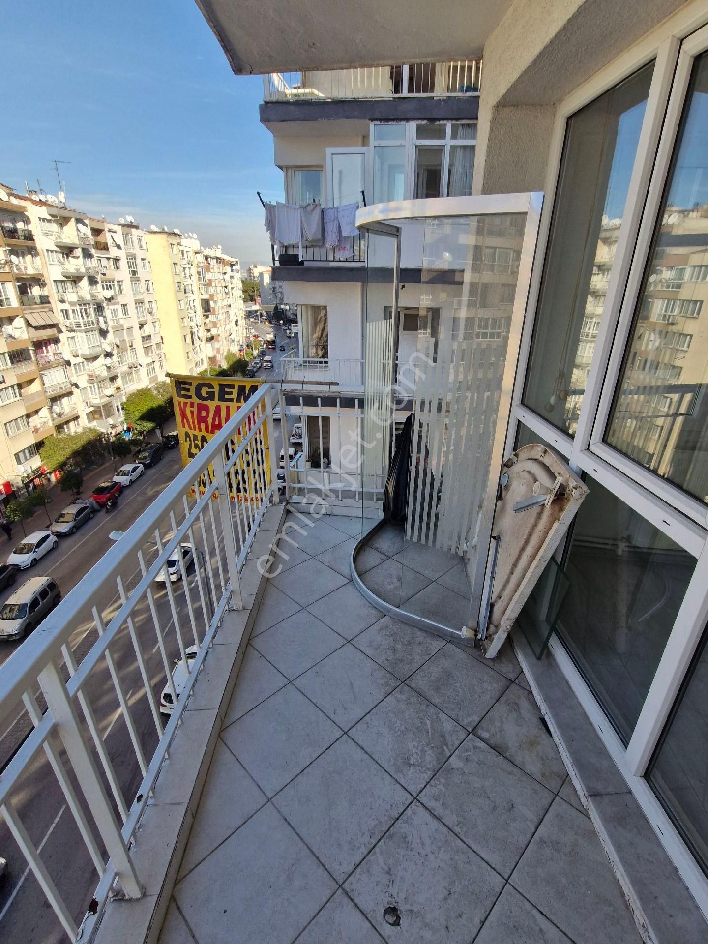 İnönü Caddesi Üzerinde Deniz Manzaralı 3+1 Kiralık - Görsel 3